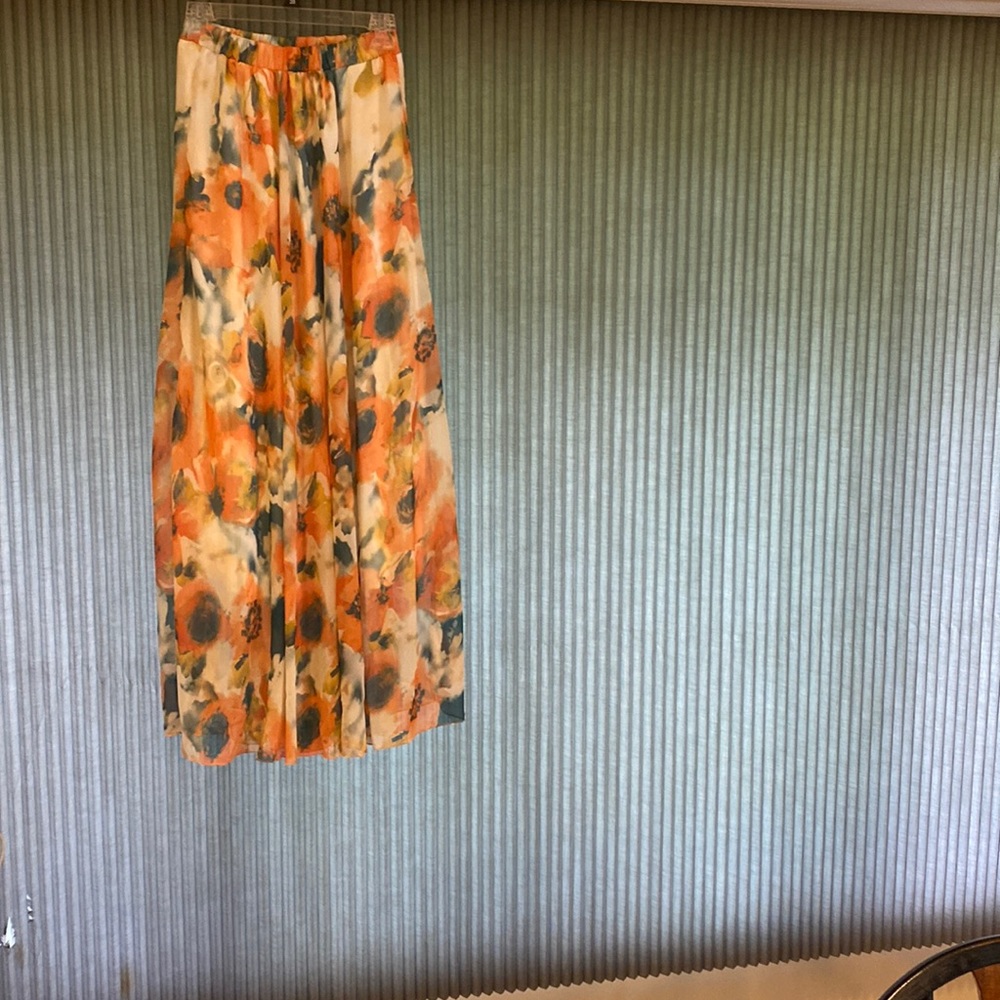 Women’s maxi skirt size Medium